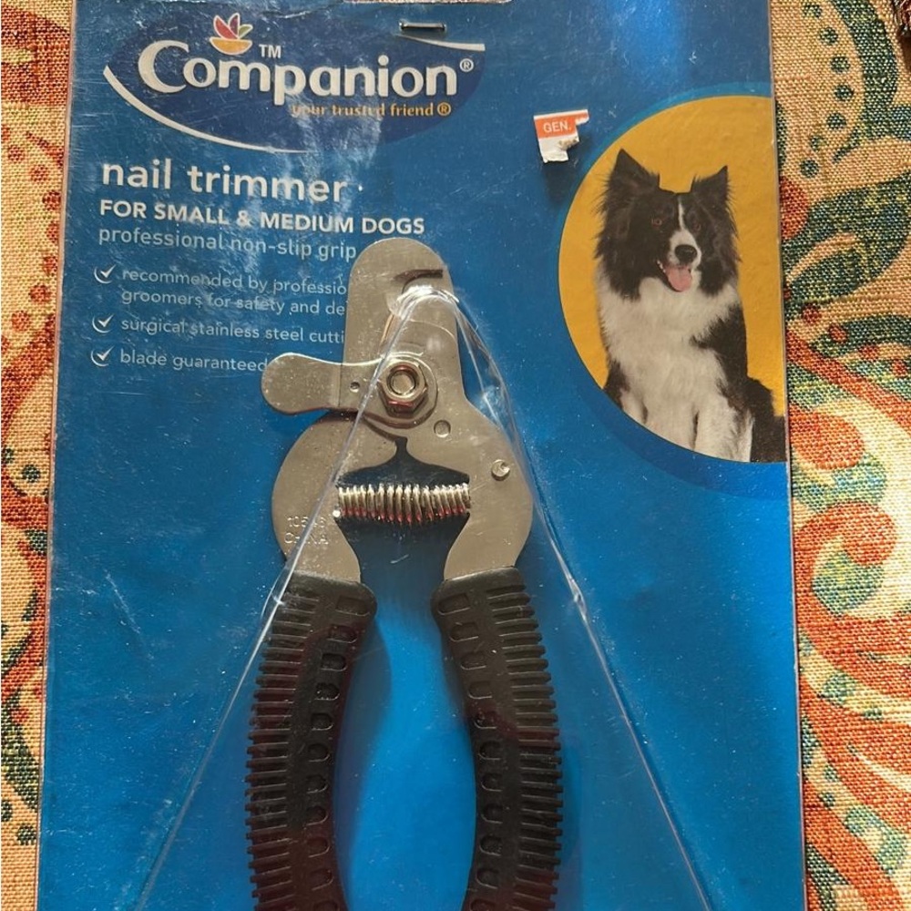 Pet nail trimmer for small or medium pet